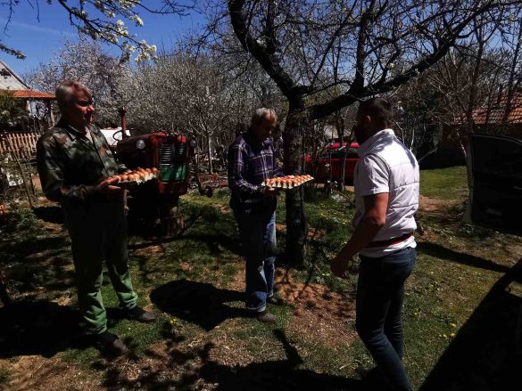 IMG-e34ca7c16b42d64720b46f17caf2da90-V